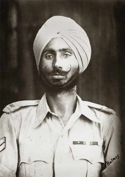 Ritratto del naik Nand Singh, 1st Battalion, 11th Sikh Regiment, Birmania, 1944 da English Photographer